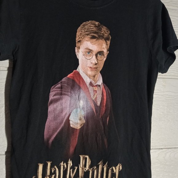 Harry Potter and the Order of the Phoenix Wand Tee T-shirt - Picture 4 of 4